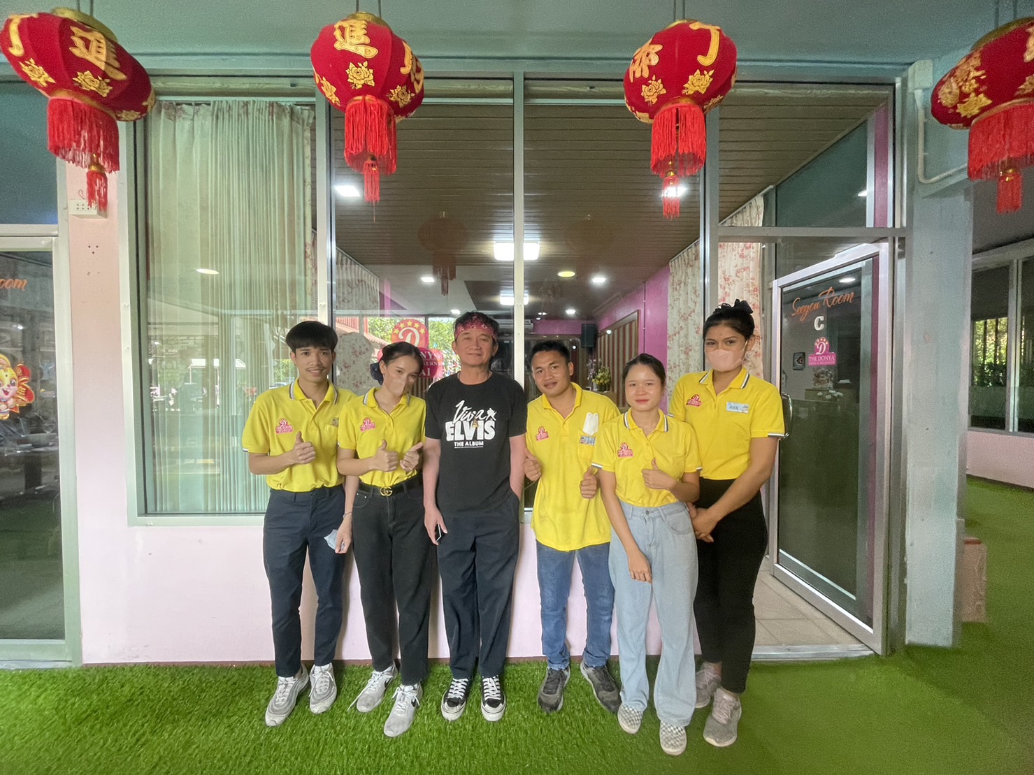 แขกผู้มีเกียรติร้านดอนญ่า