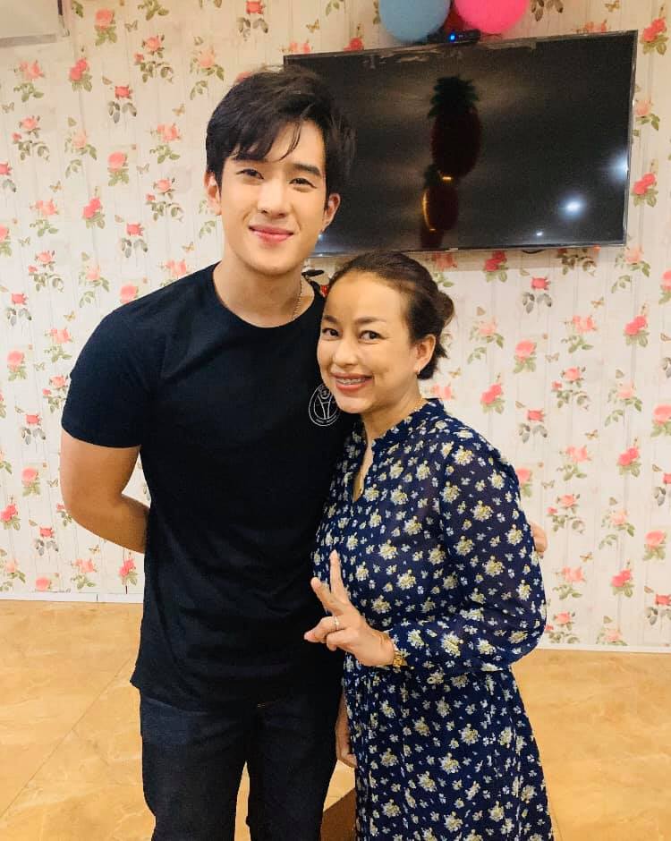 แขกผู้มีเกียรติร้านดอนญ่า