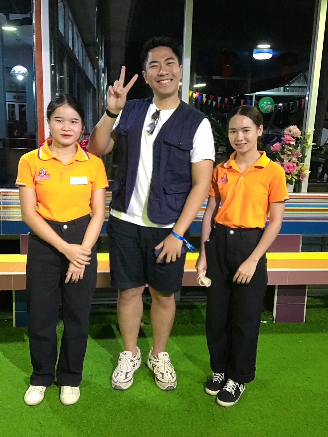 แขกผู้มีเกียรติร้านดอนญ่า