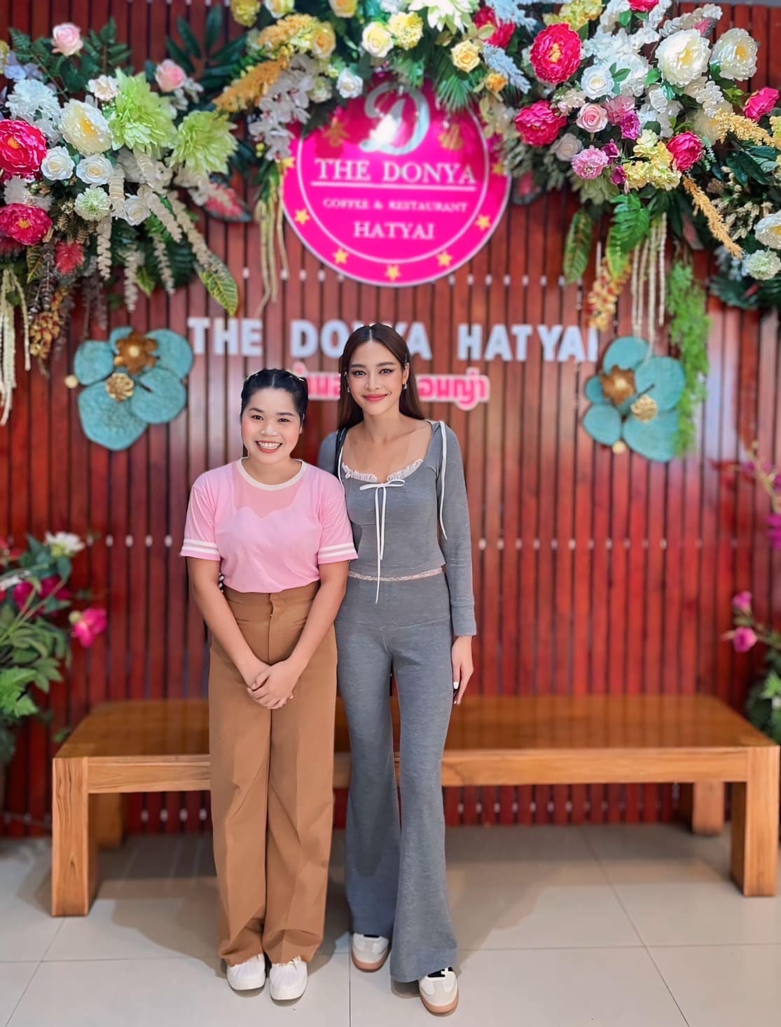 แขกผู้มีเกียรติร้านดอนญ่า