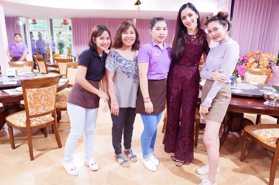 แขกผู้มีเกียรติร้านดอนญ่า