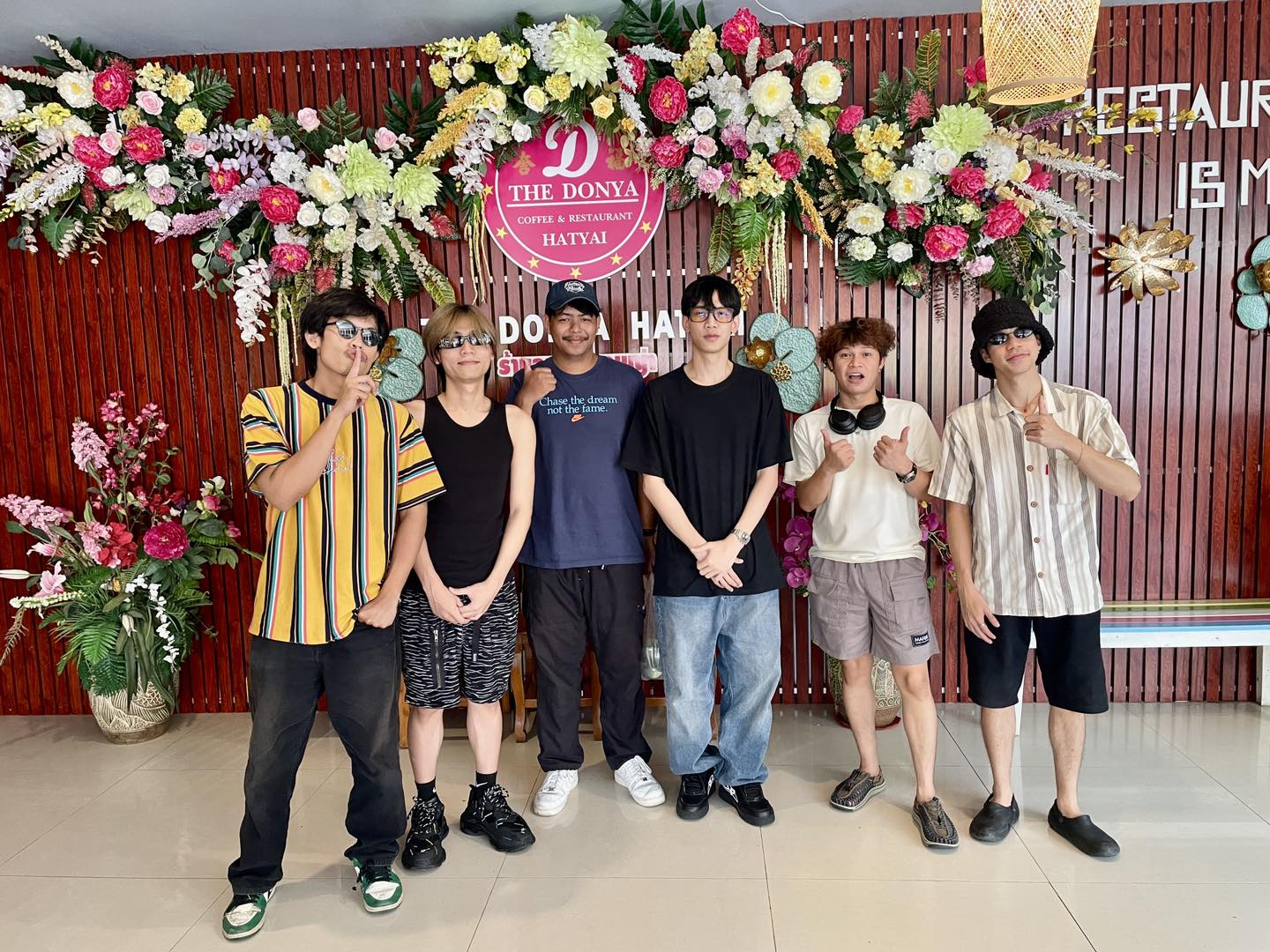 แขกผู้มีเกียรติร้านดอนญ่า