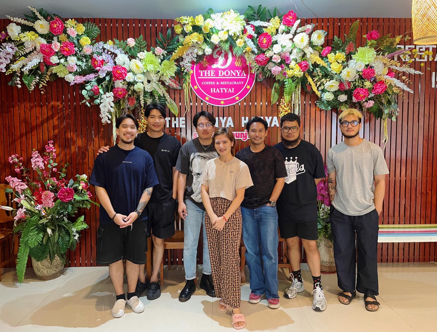 แขกผู้มีเกียรติร้านดอนญ่า